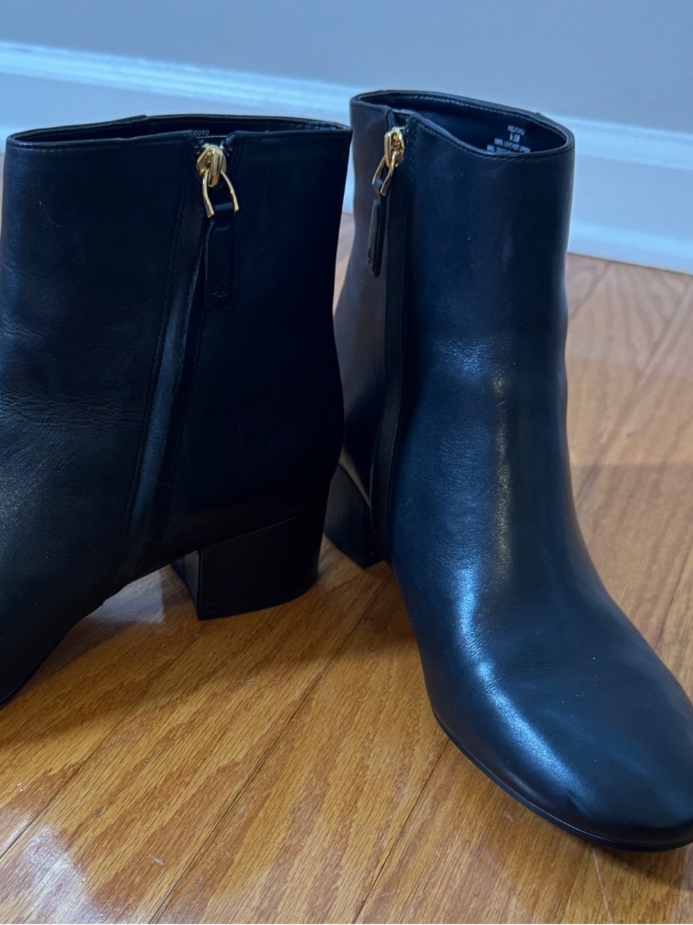 Lauren Ralph Lauren's Welford Women’s Black Leather Booties 9.5B - Picture 9 of 9